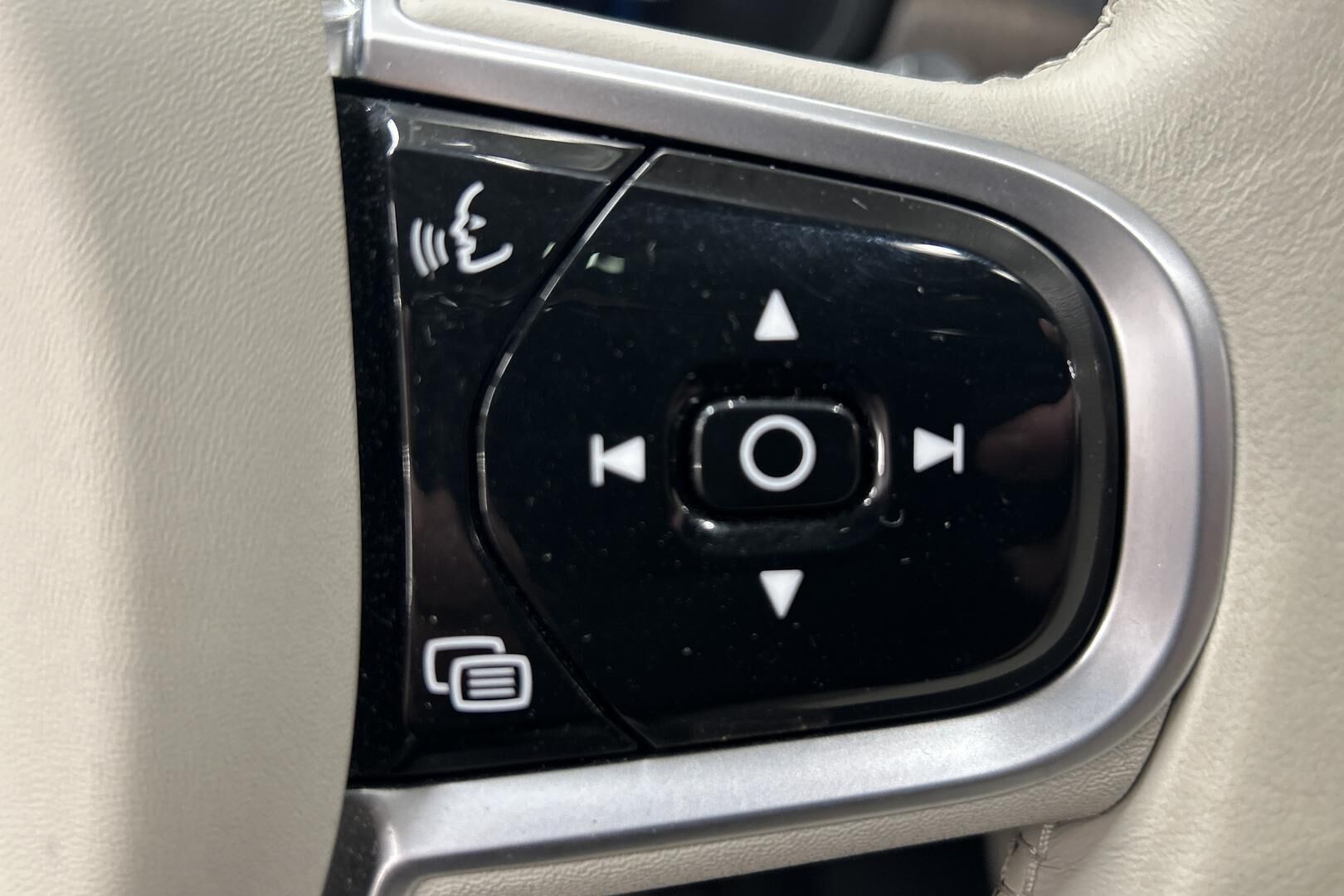 Volvo V90 iso kuva 17