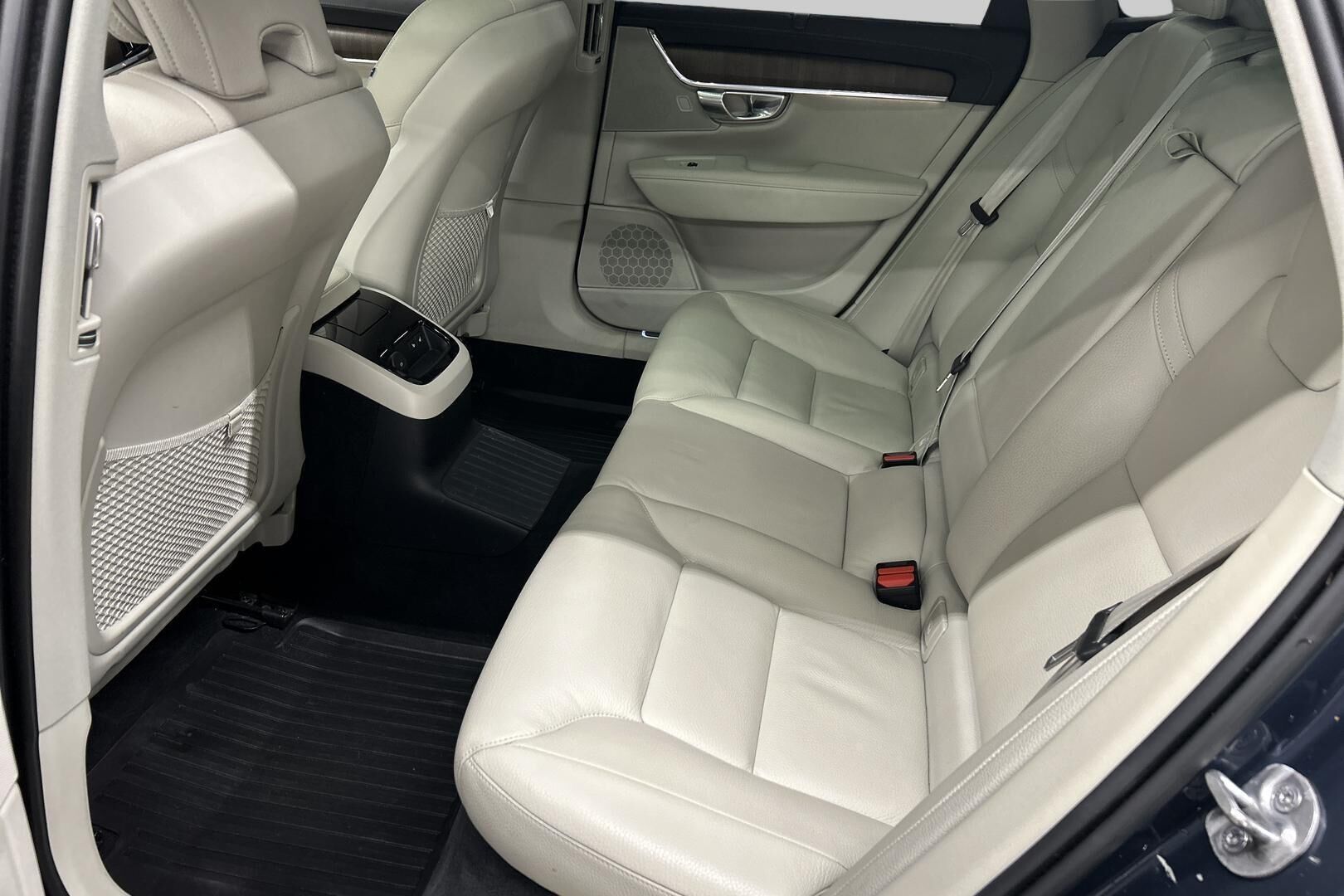 Volvo V90 iso kuva 9