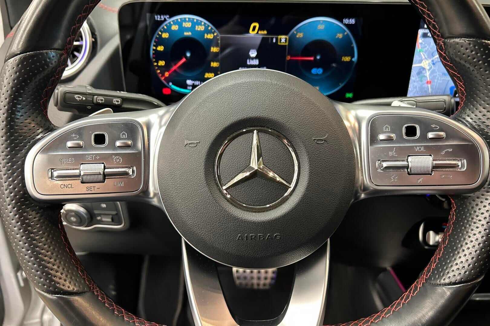 Mercedes-Benz EQA iso kuva 18