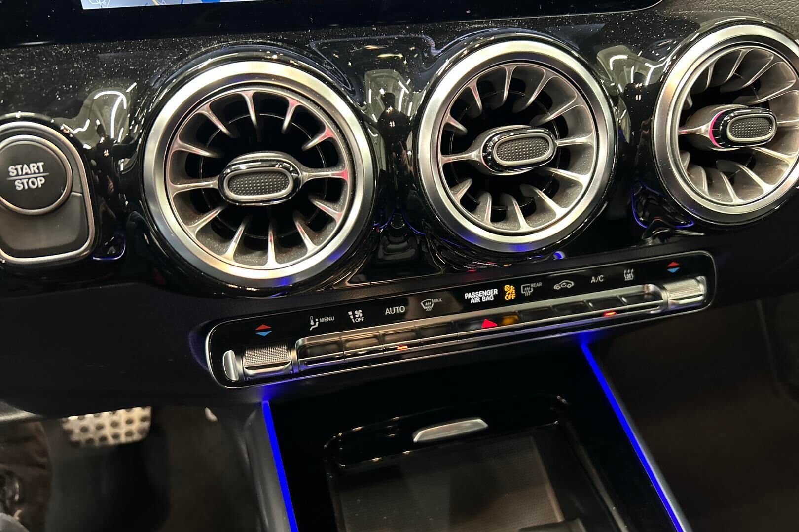 Mercedes-Benz EQA iso kuva 21