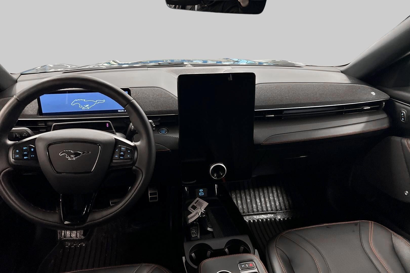 Ford Mustang Mach-E iso kuva 9