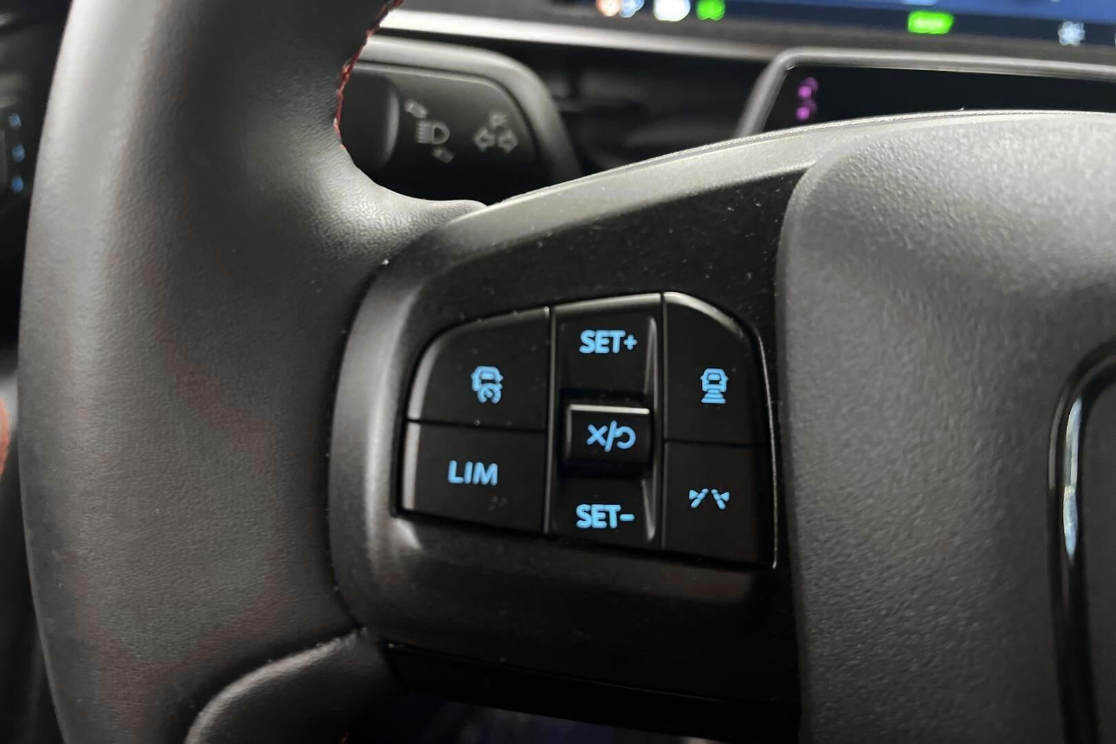 Ford Mustang Mach-E iso kuva 20