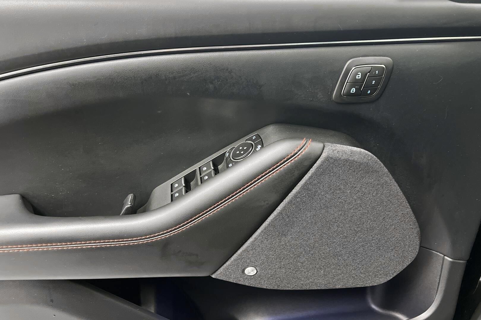 Ford Mustang Mach-E iso kuva 17