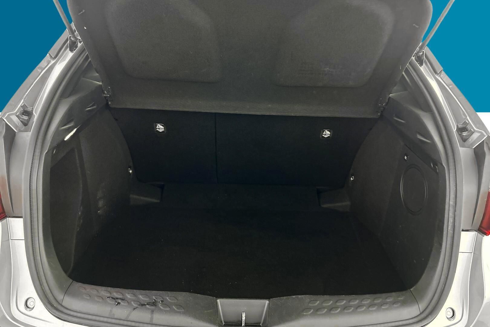 Toyota C-HR iso kuva 11