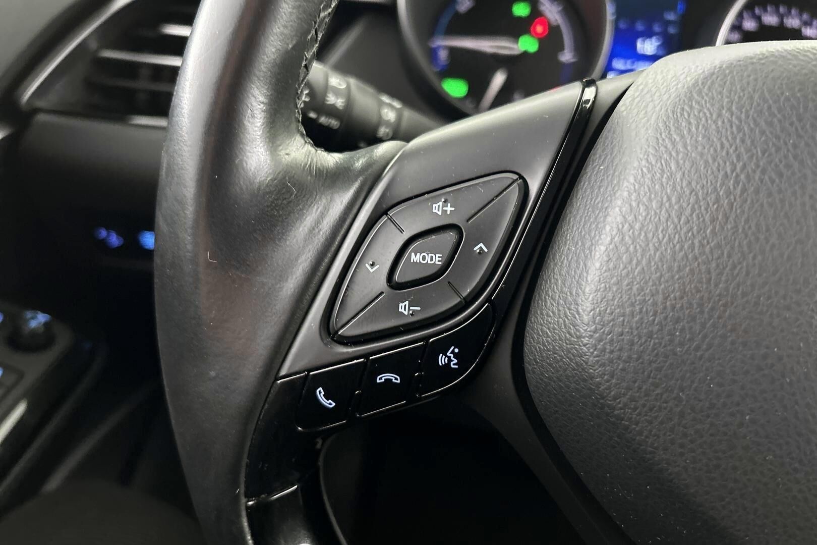 Toyota C-HR iso kuva 16