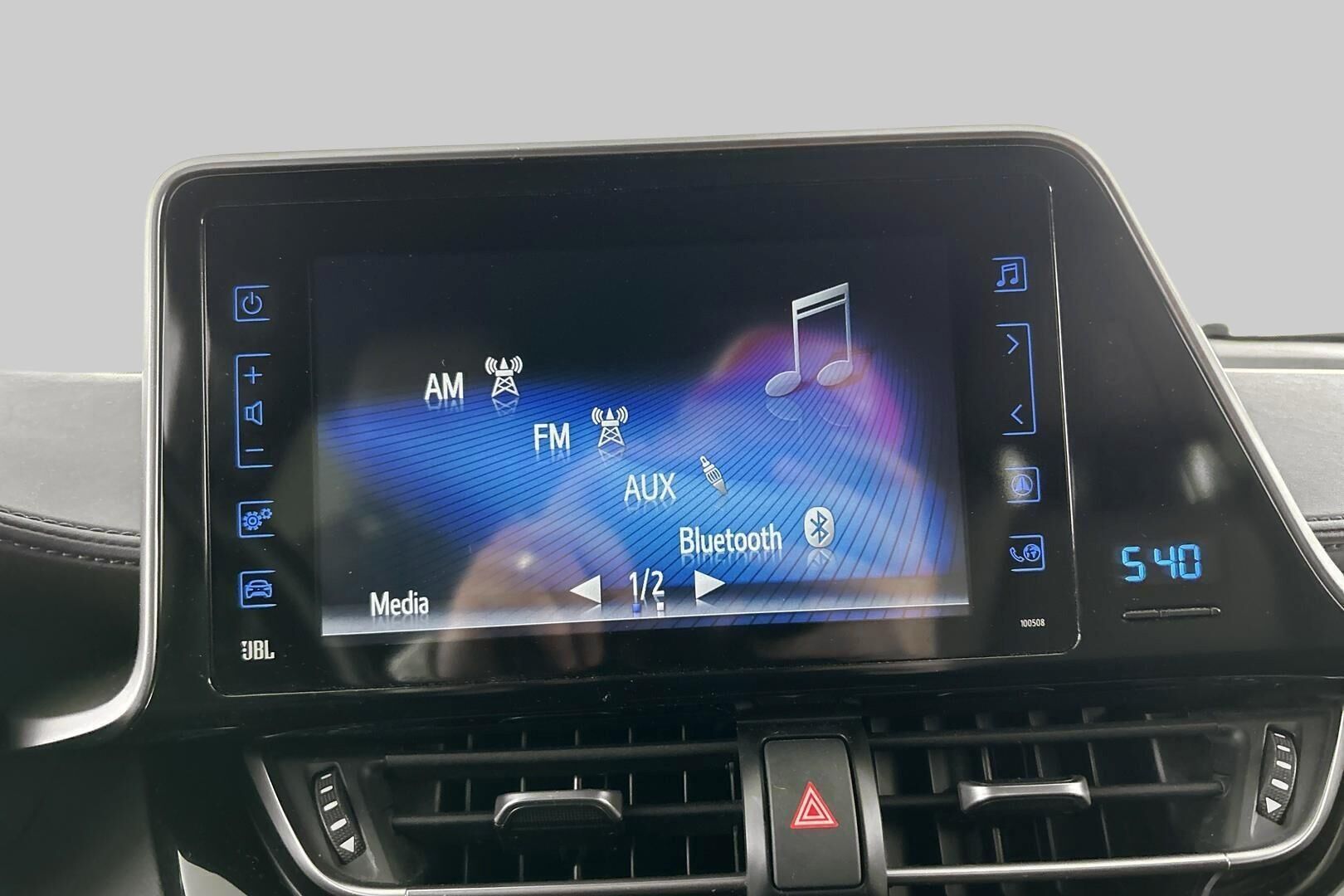 Toyota C-HR iso kuva 23