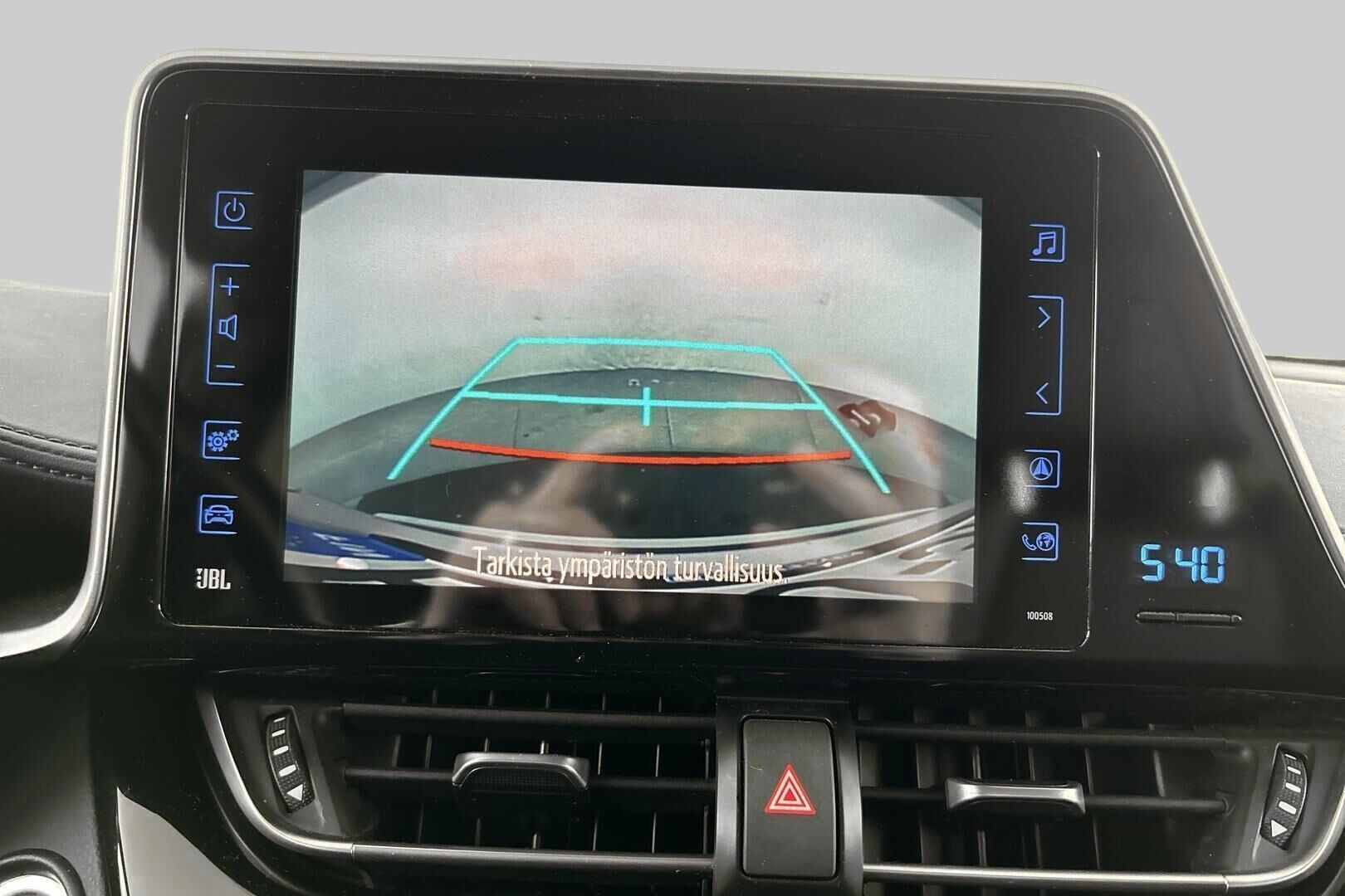 Toyota C-HR iso kuva 24