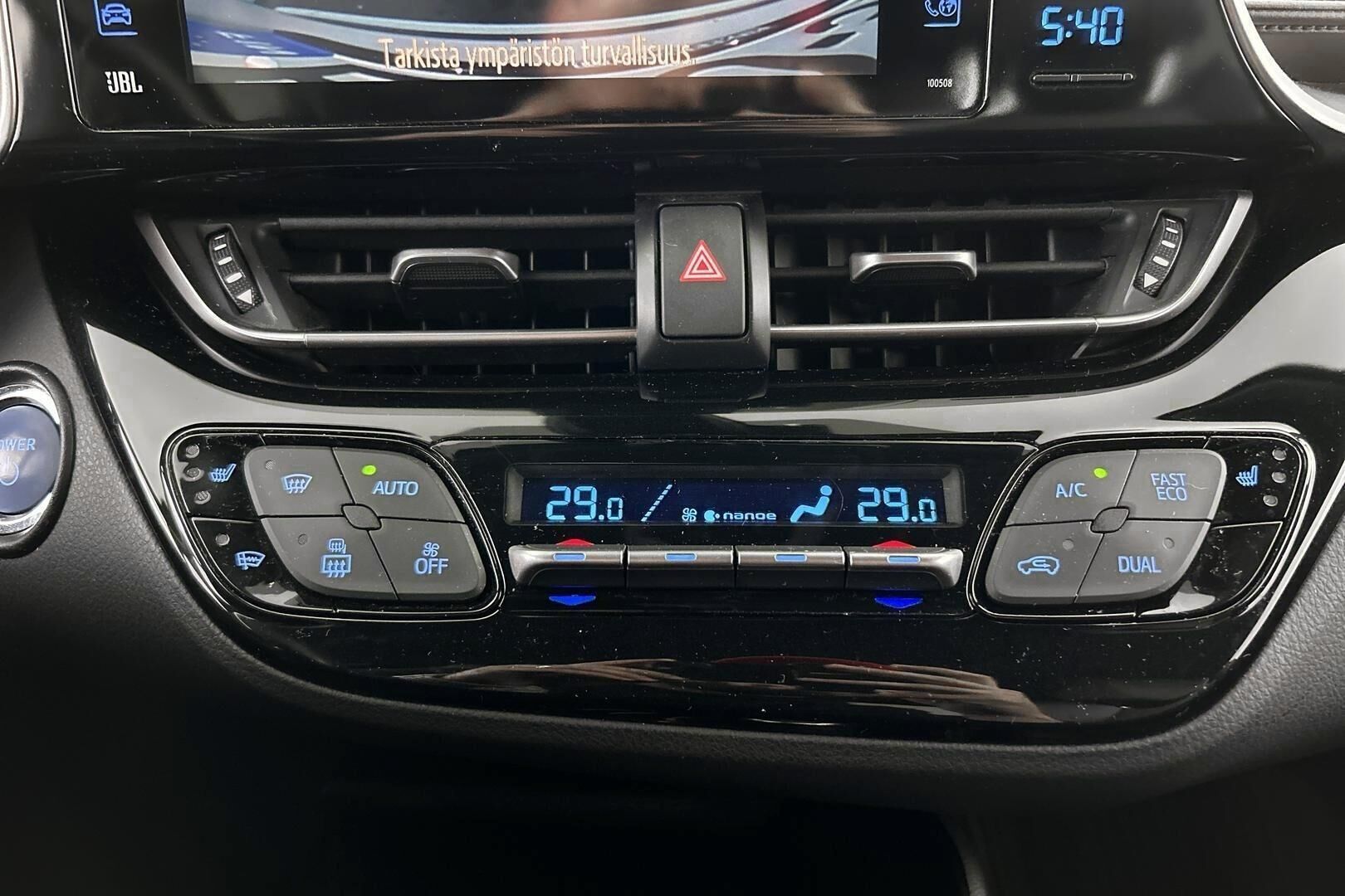 Toyota C-HR iso kuva 25