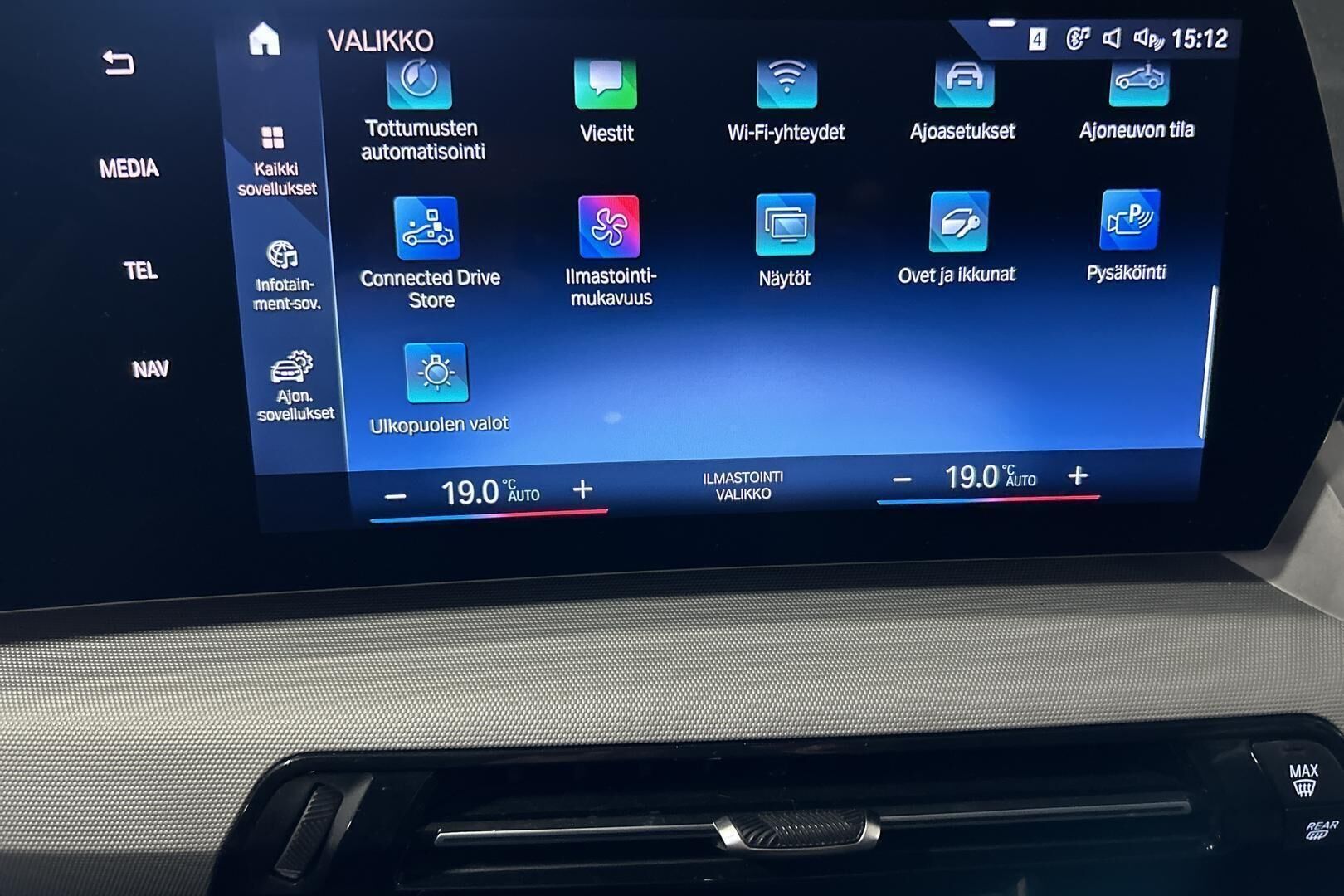 BMW X1 iso kuva 14