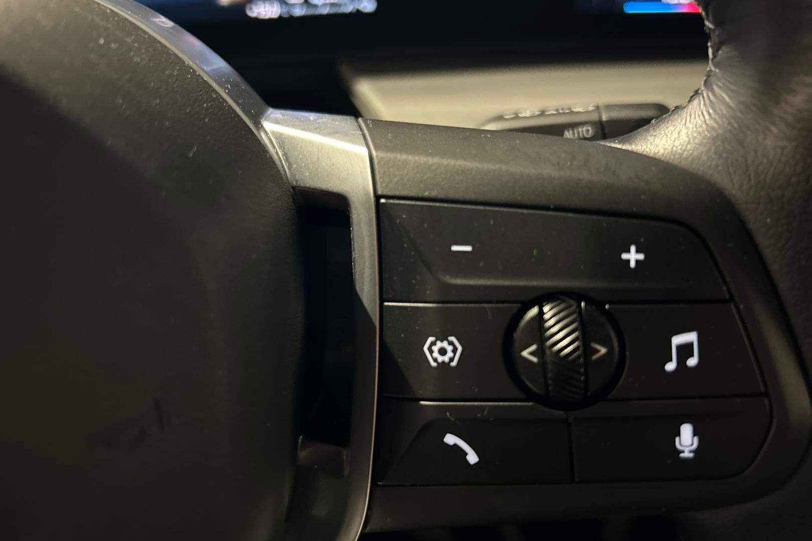 BMW X1 iso kuva 17