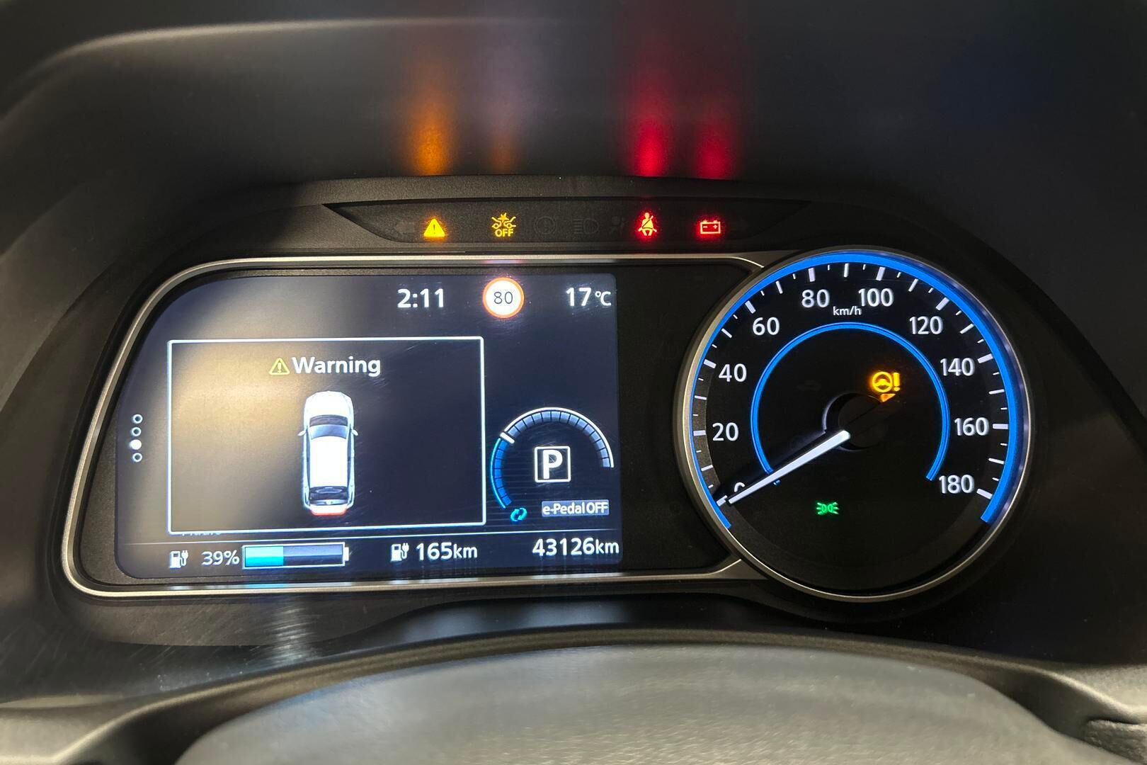 Nissan Leaf iso kuva 14