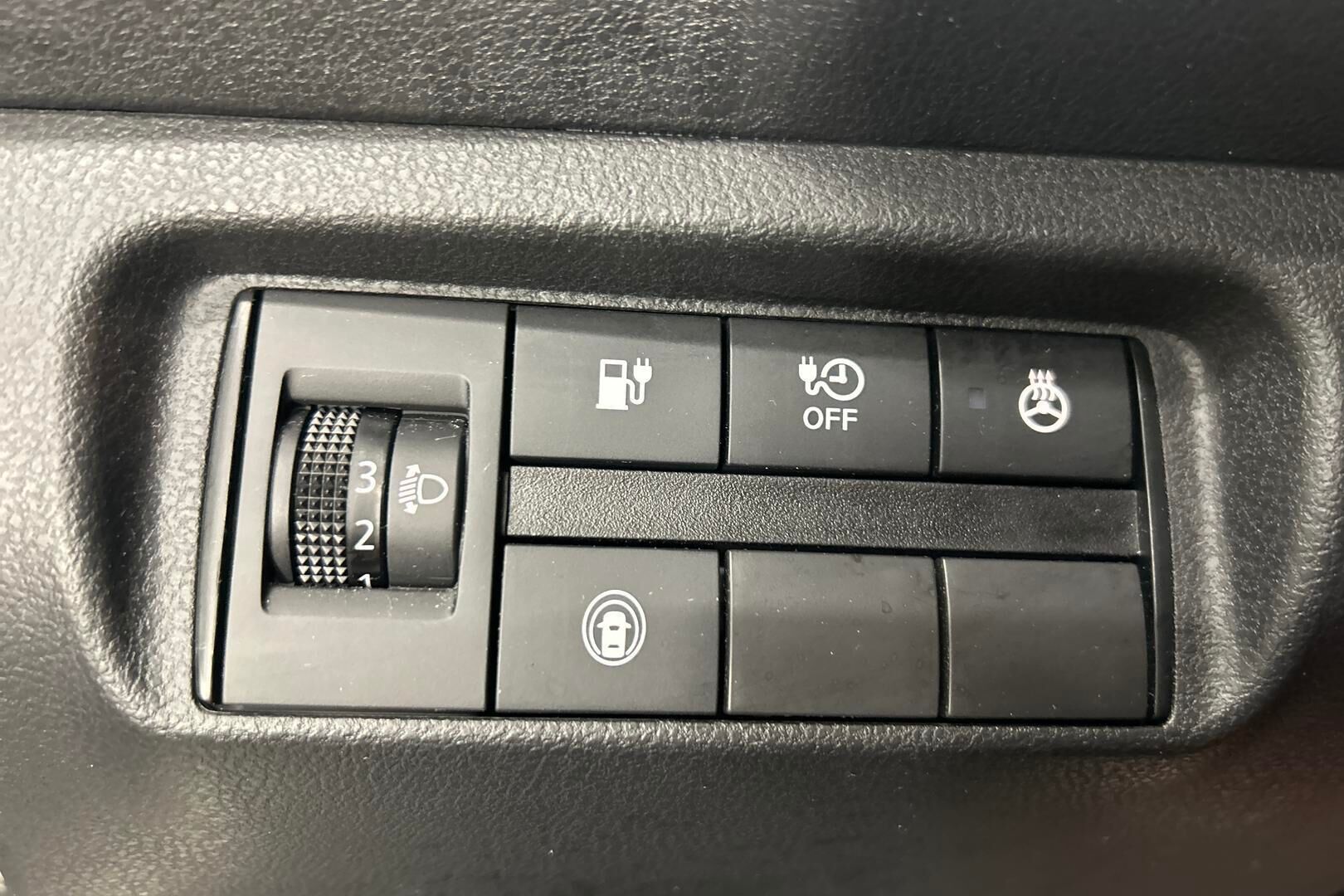 Nissan Leaf iso kuva 19