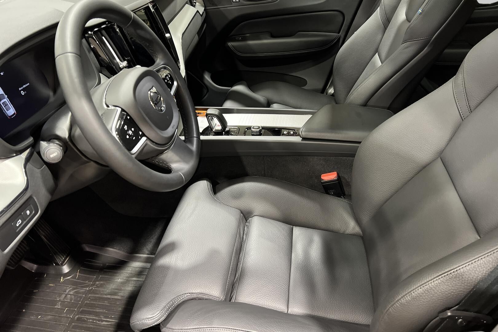 Volvo XC60 iso kuva 6