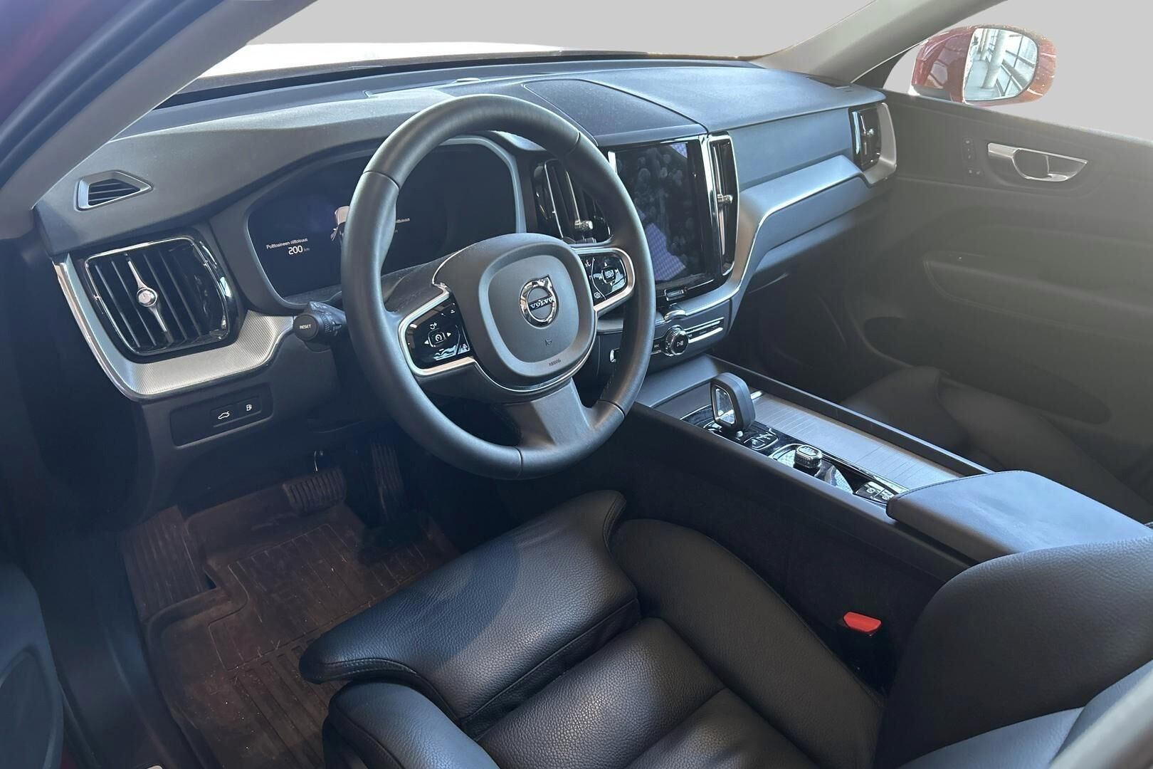Volvo XC60 iso kuva 2