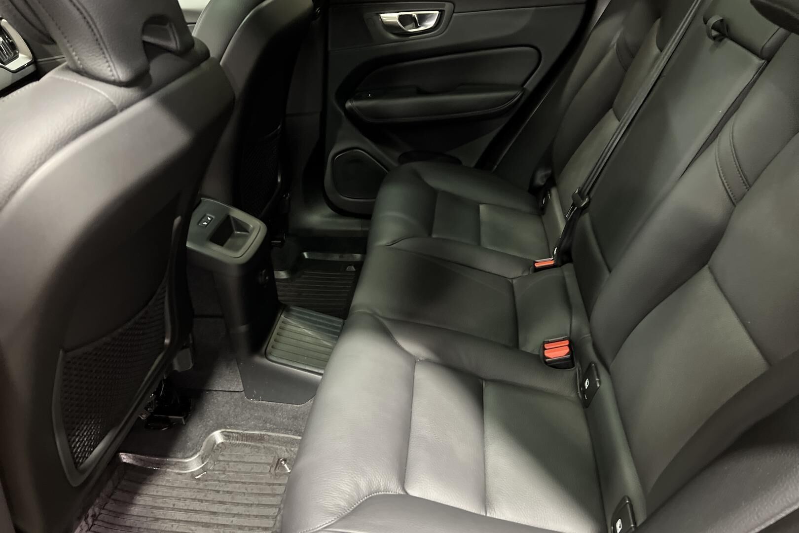 Volvo XC60 iso kuva 8