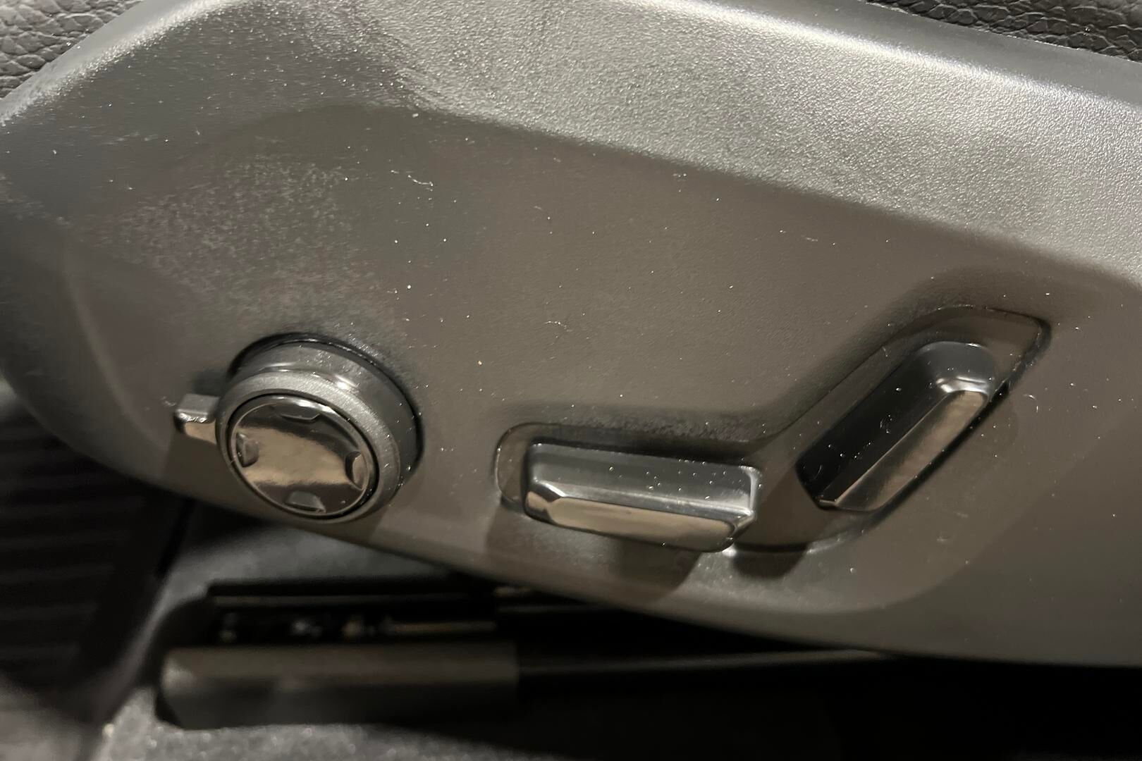 Volvo XC60 iso kuva 39