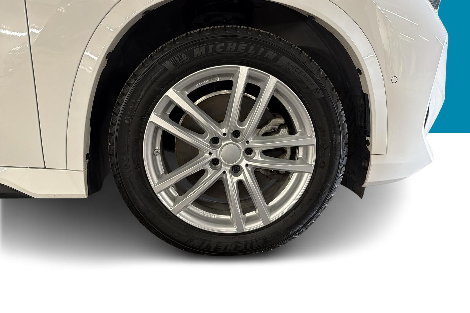BMW X1 iso kuva 12