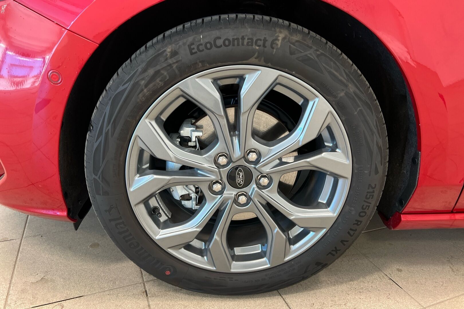 Ford Focus iso kuva 10
