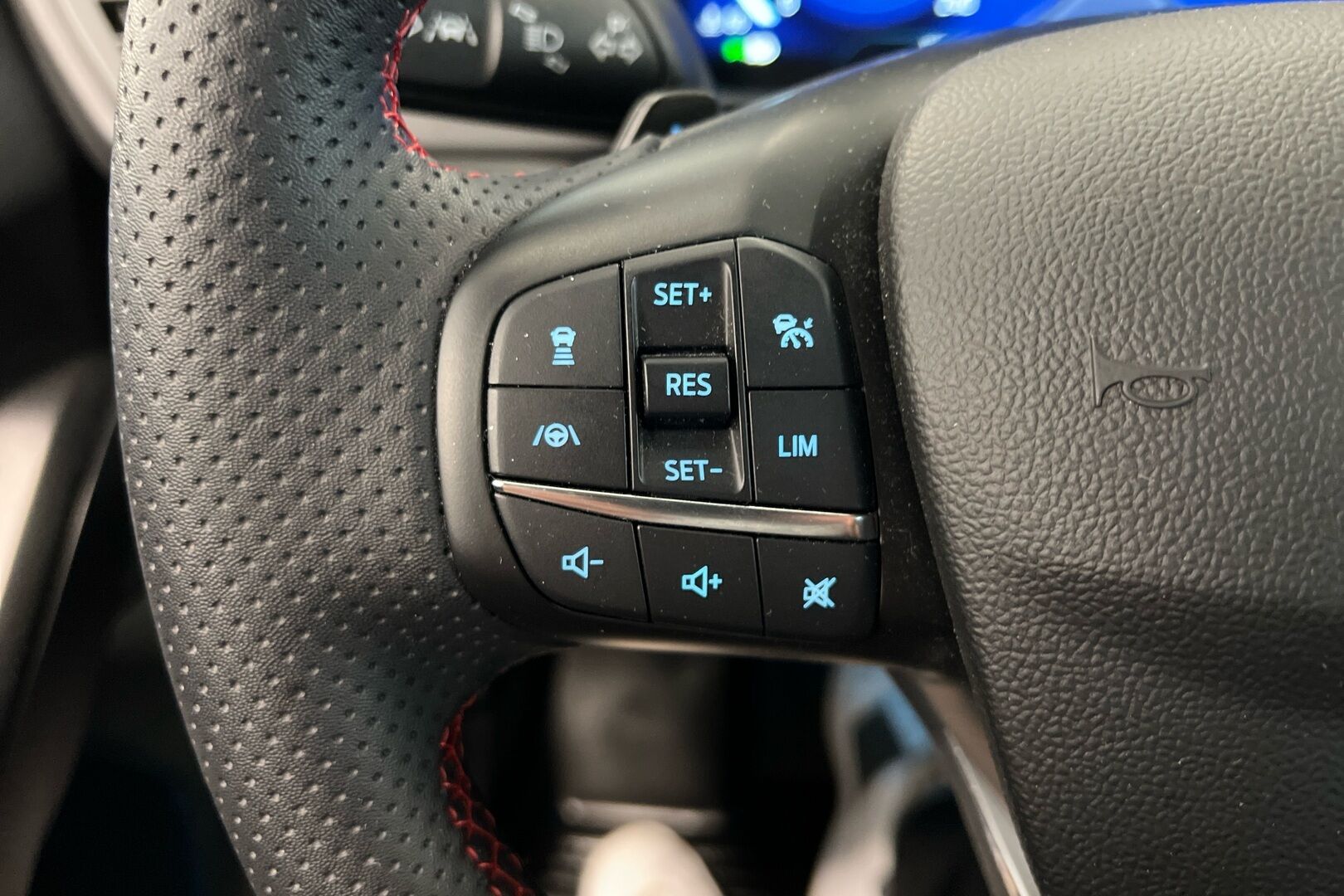 Ford Focus iso kuva 14