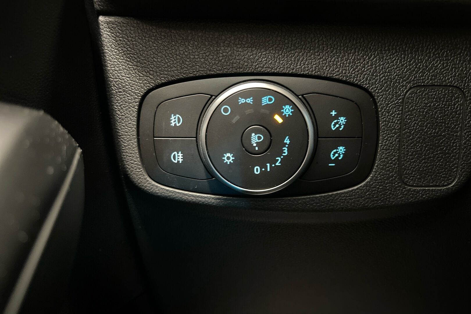 Ford Focus iso kuva 16