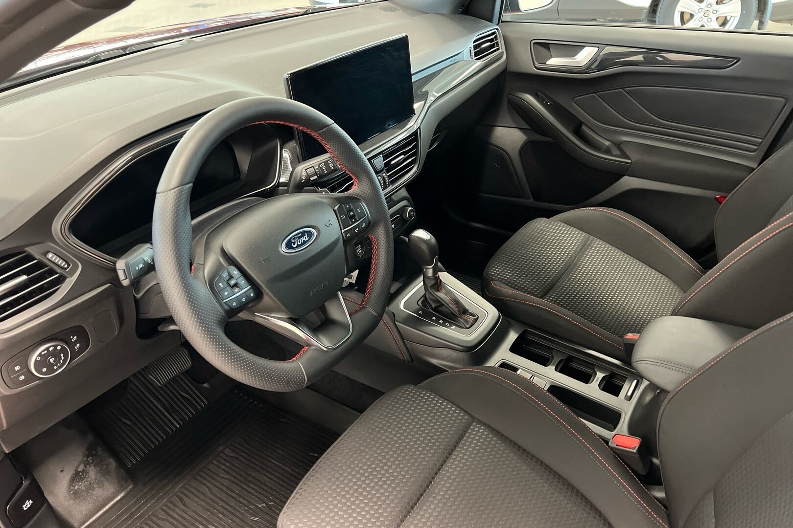 Ford Focus iso kuva 6