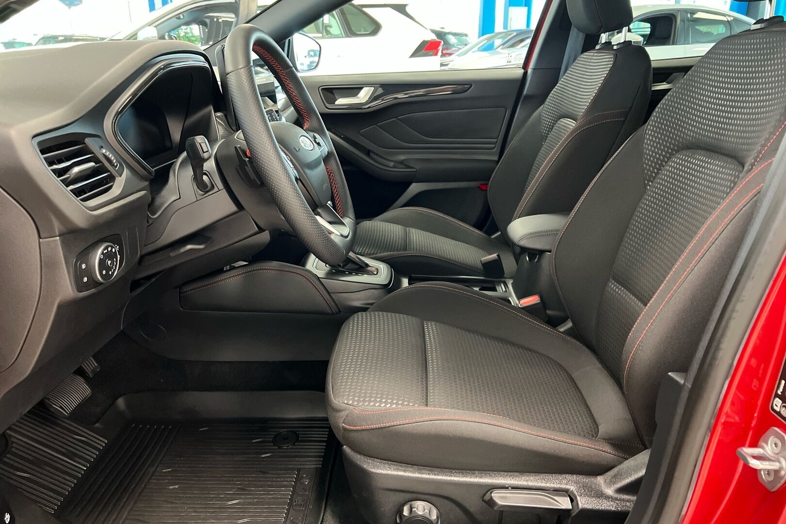 Ford Focus iso kuva 7