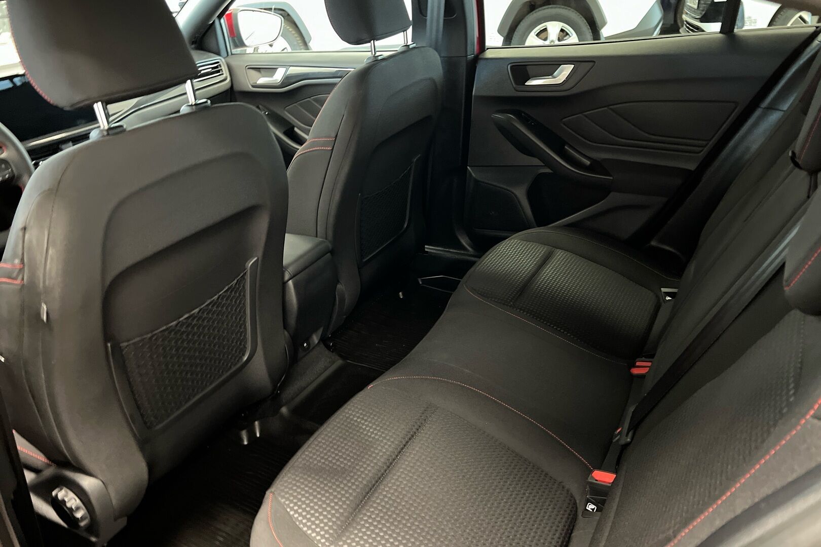 Ford Focus iso kuva 8