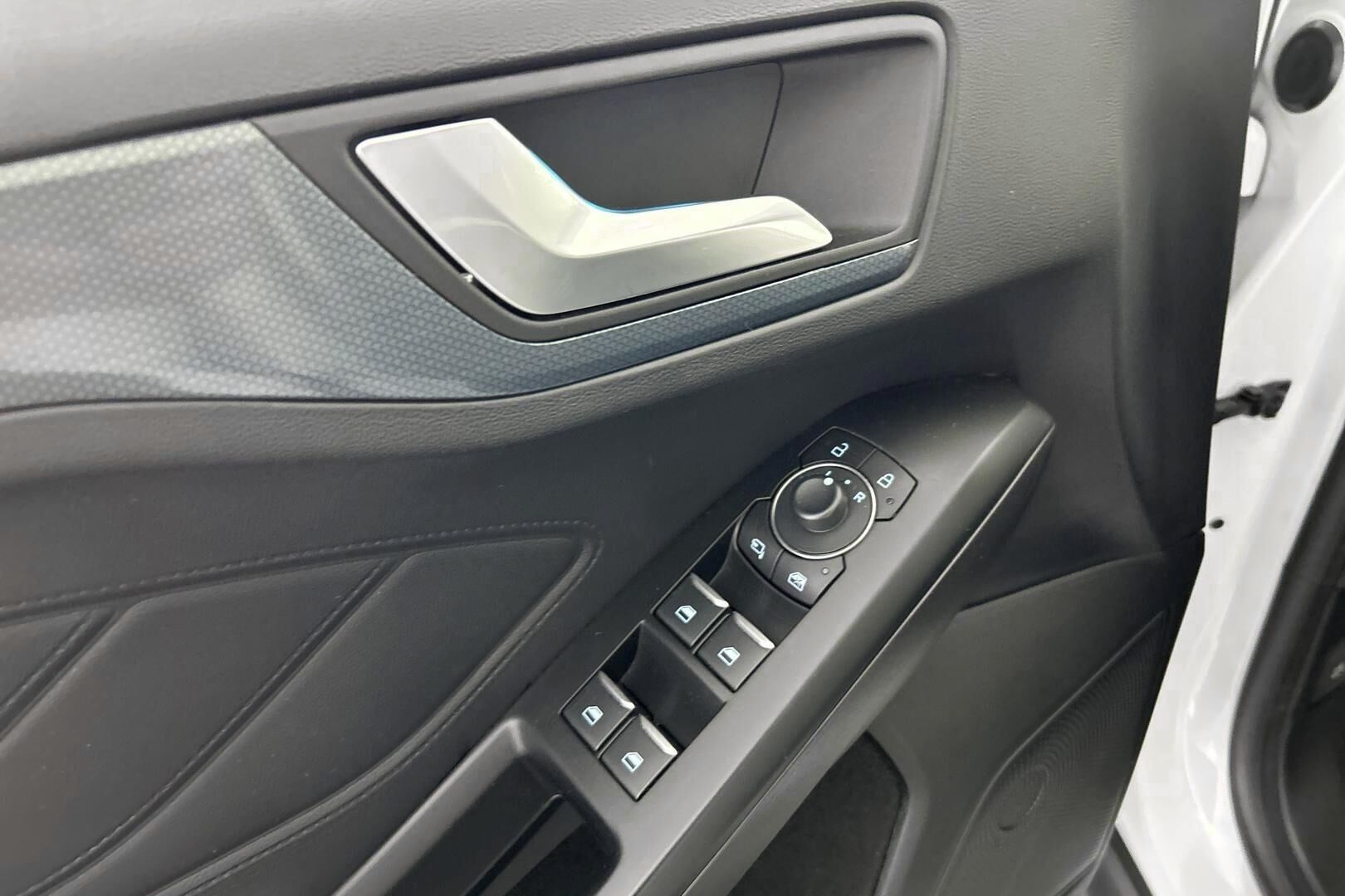 Ford Focus iso kuva 24