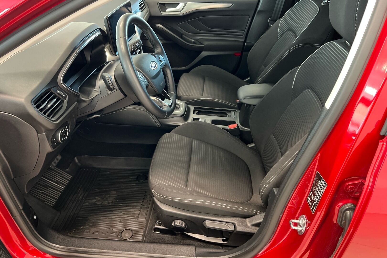 Ford Focus iso kuva 10