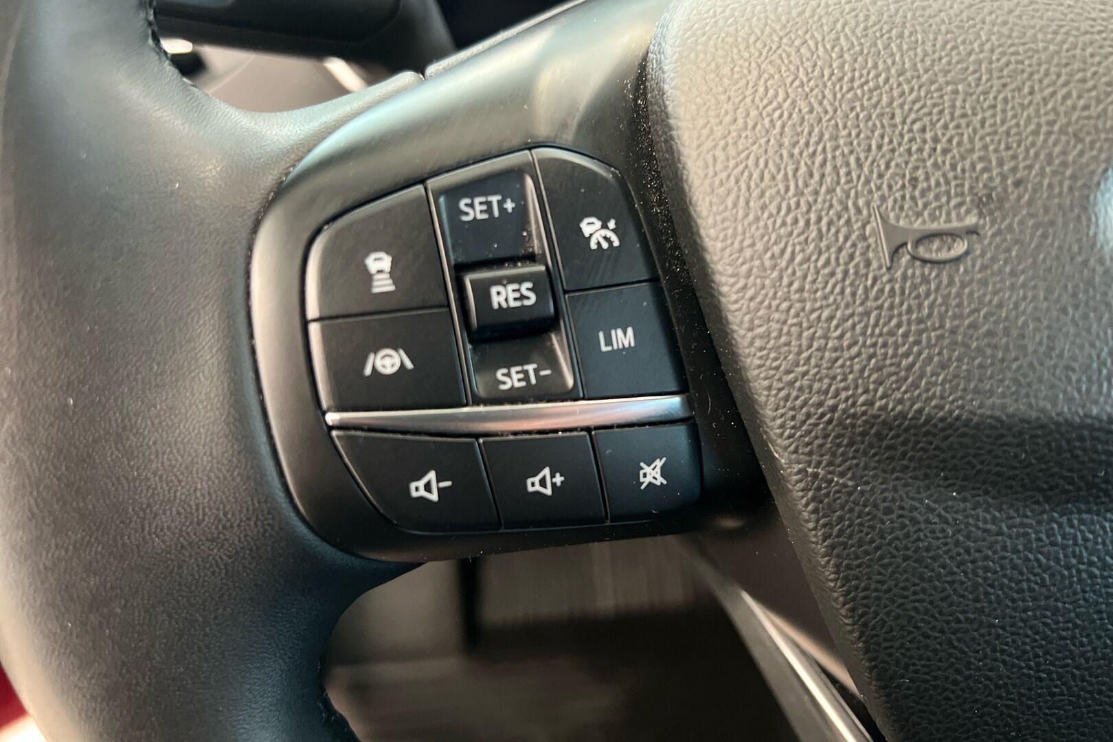 Ford Focus iso kuva 15