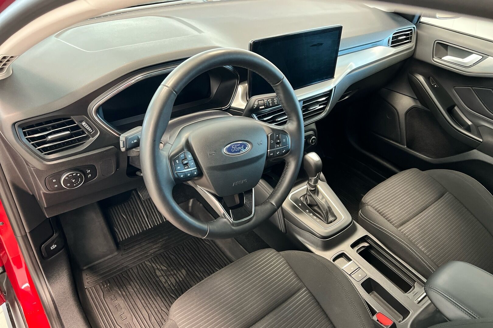 Ford Focus iso kuva 7