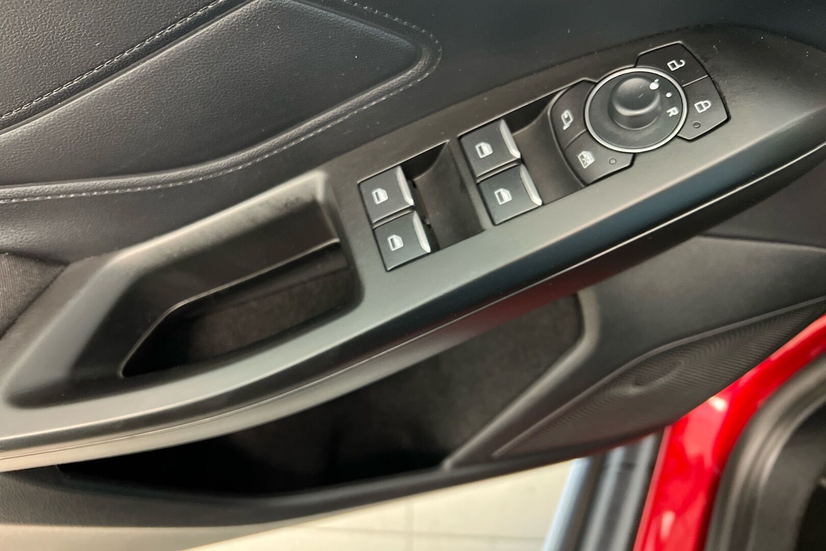 Ford Focus iso kuva 19