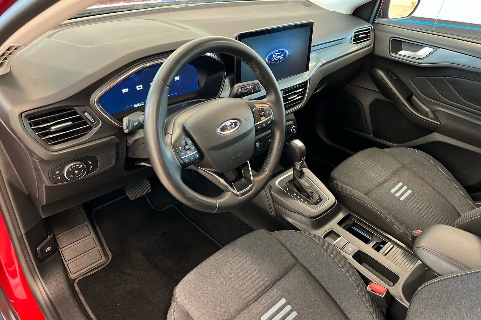 Ford Focus iso kuva 6