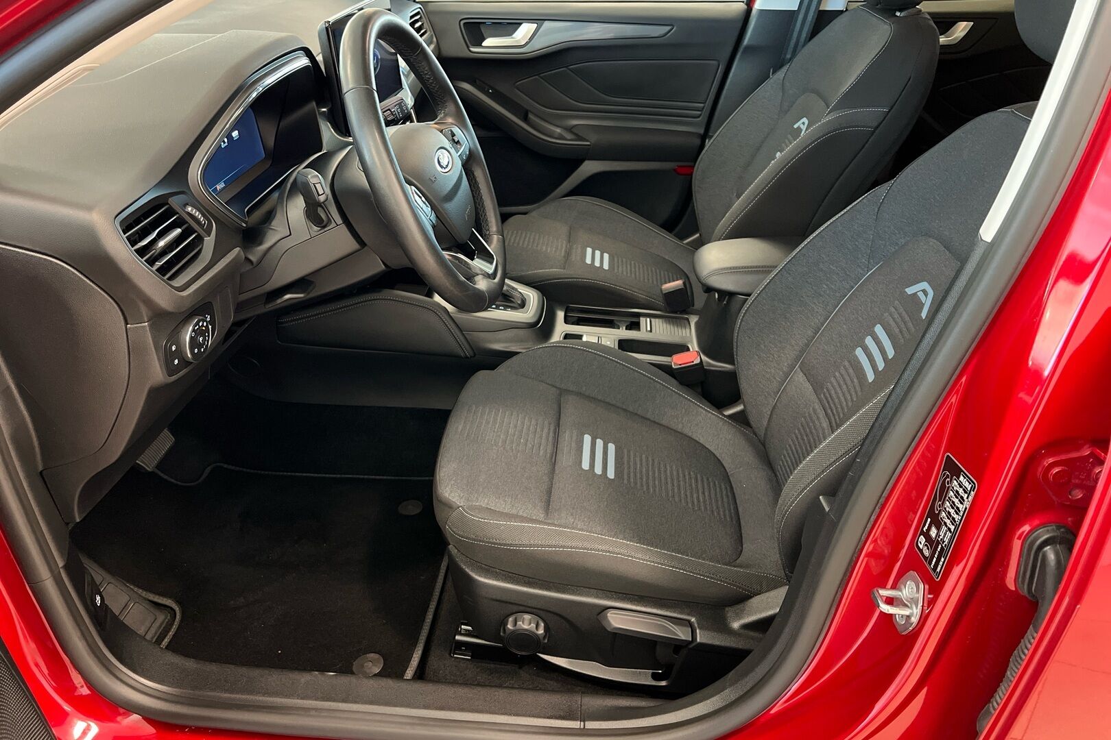 Ford Focus iso kuva 7