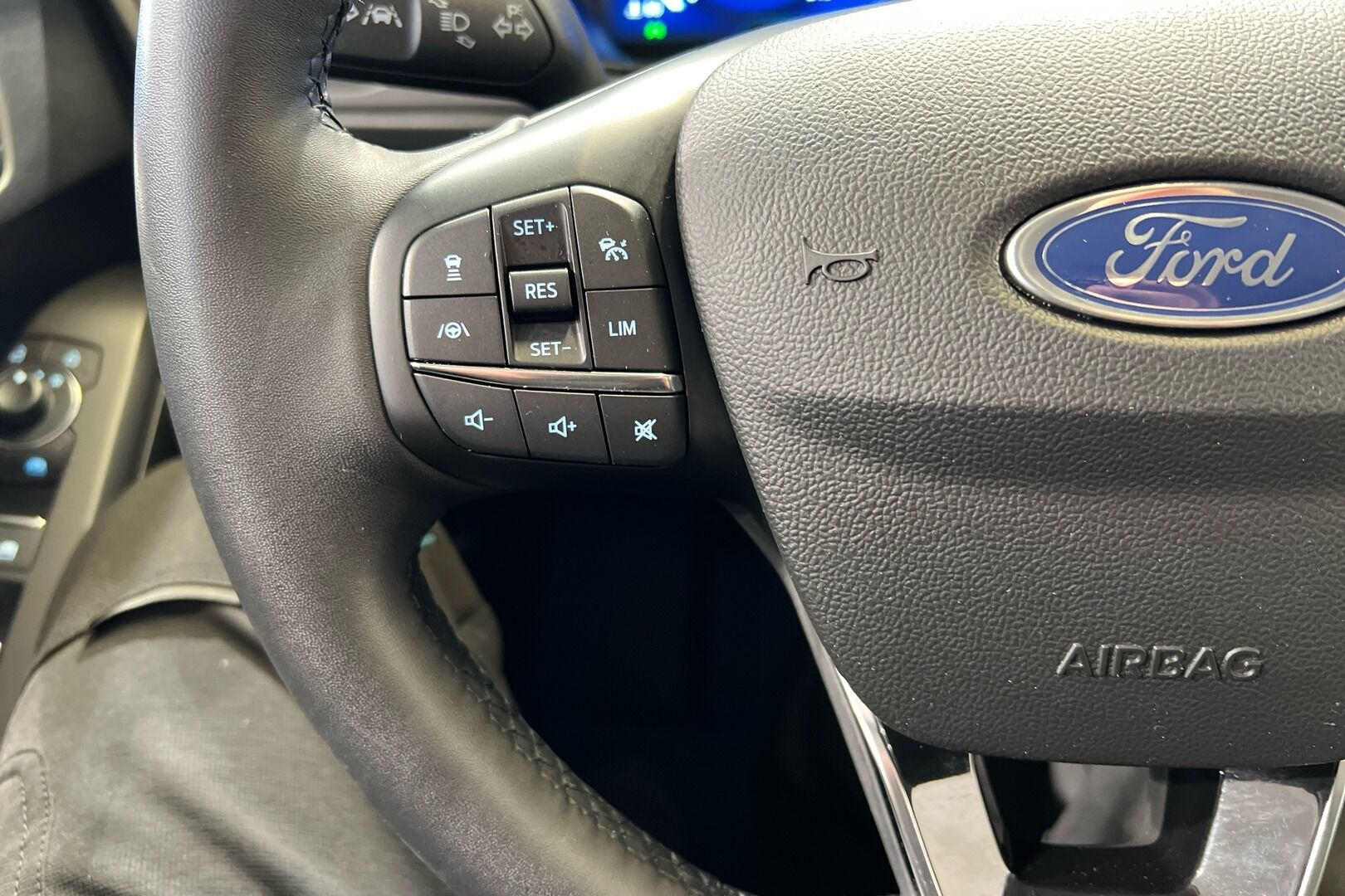 Ford Focus iso kuva 17