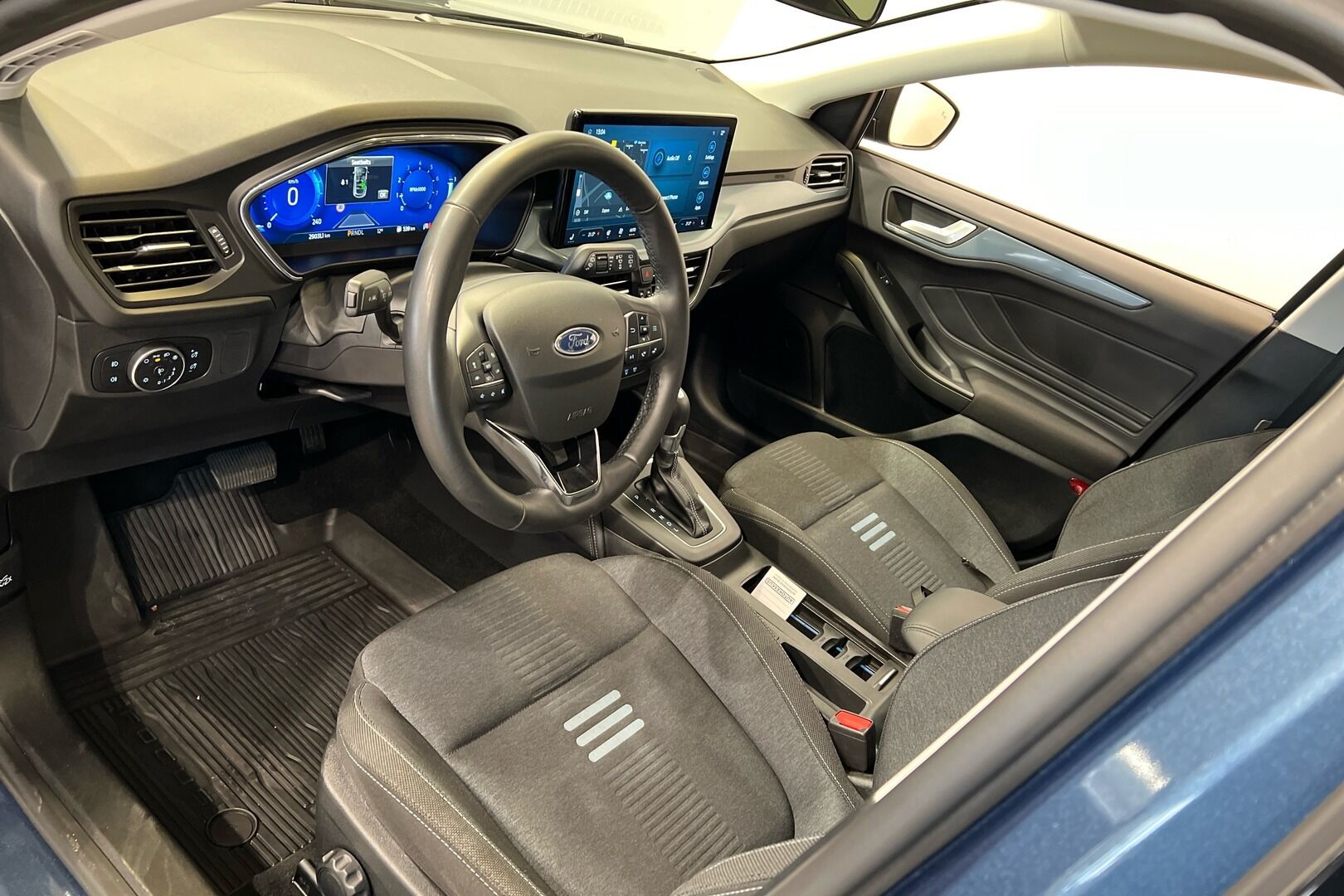 Ford Focus iso kuva 6