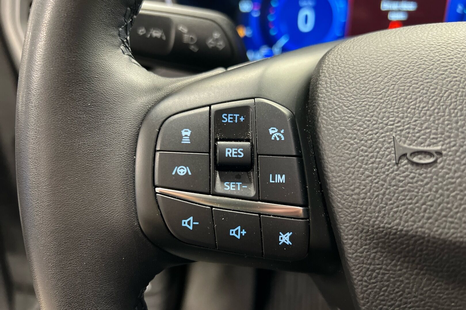 Ford Focus iso kuva 13