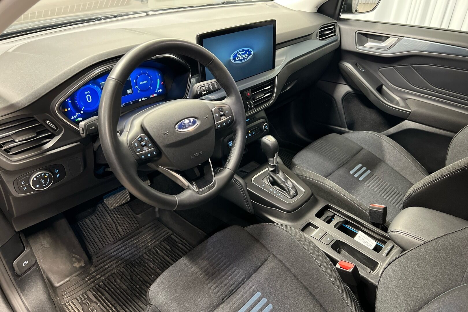 Ford Focus iso kuva 6