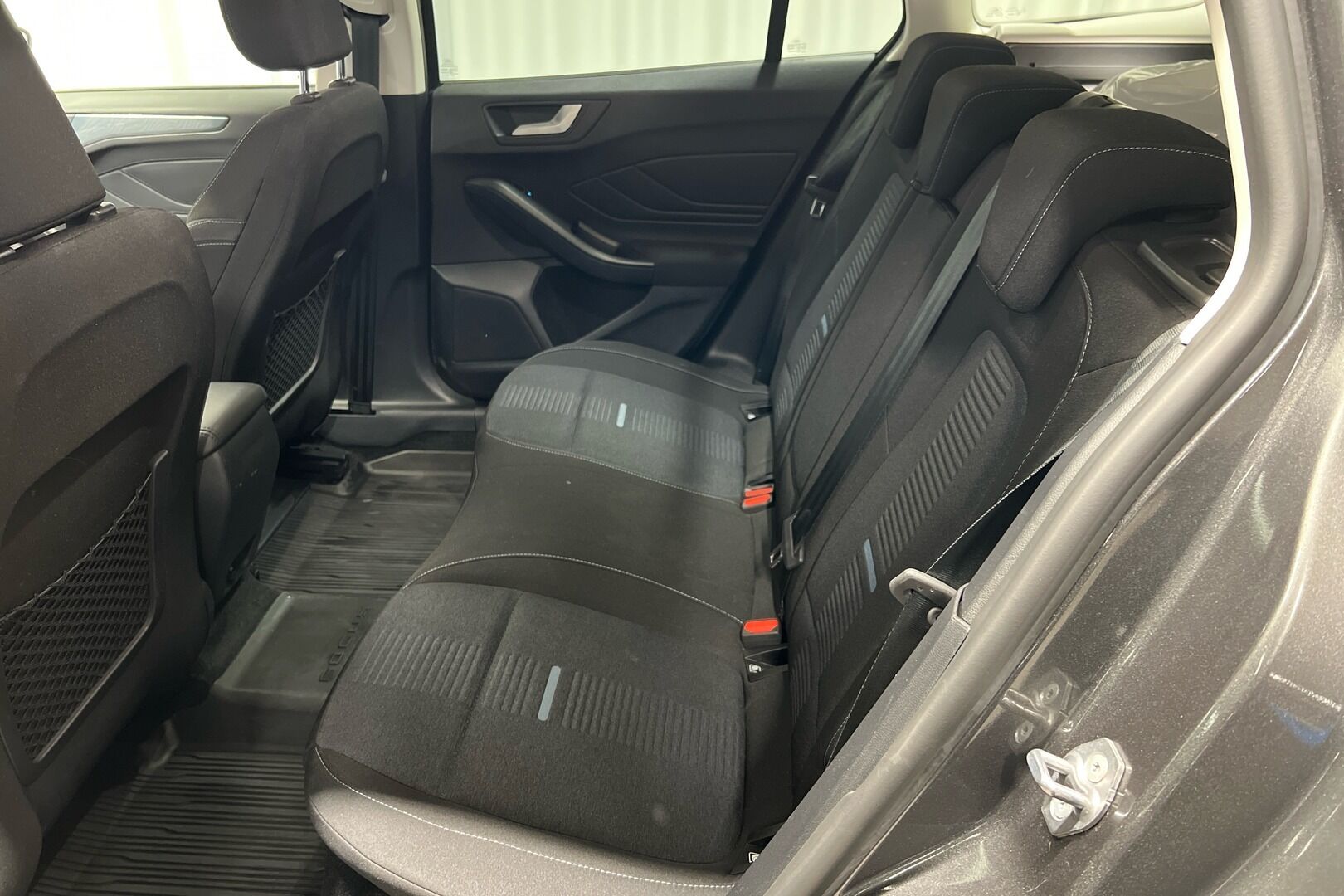 Ford Focus iso kuva 8