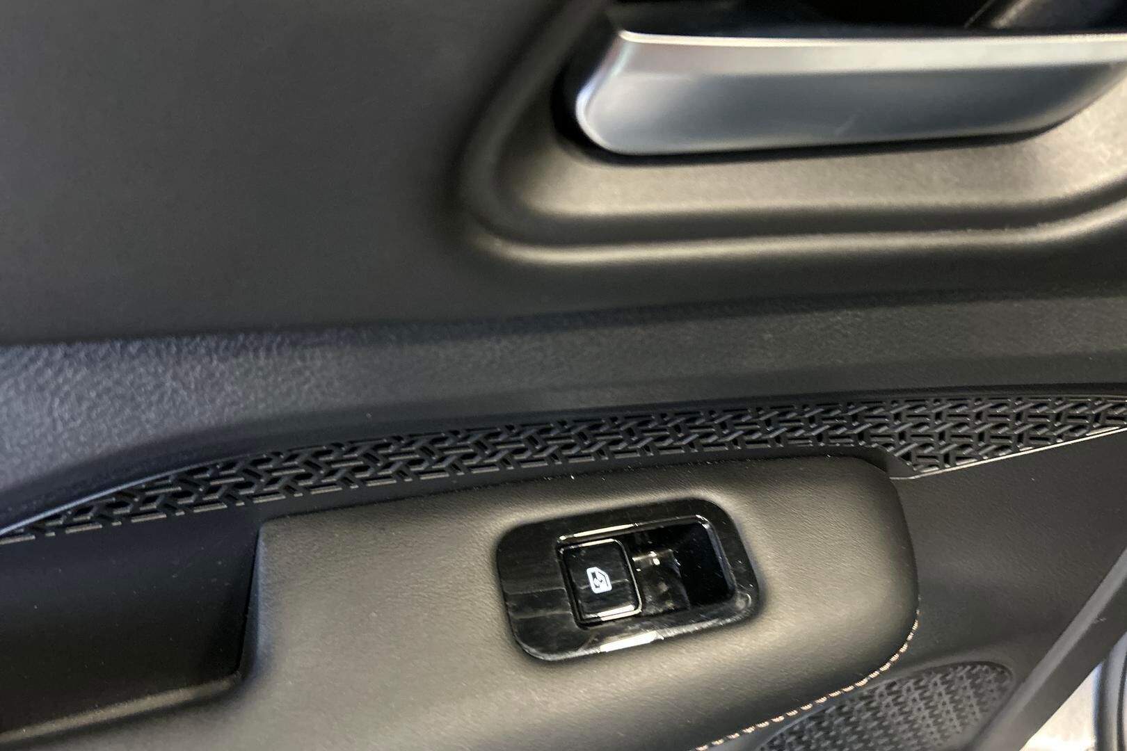 Nissan Ariya iso kuva 9