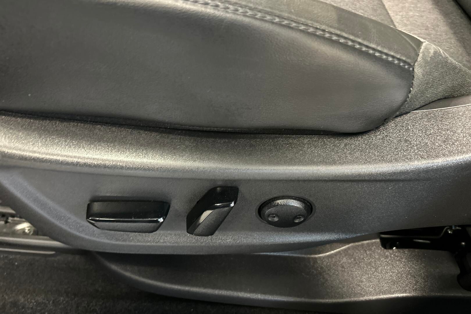 Nissan Ariya iso kuva 11