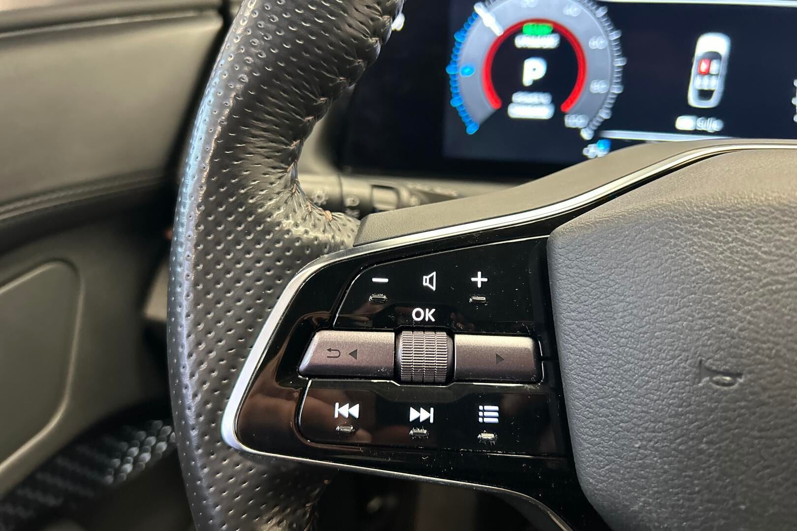 Nissan Ariya iso kuva 13