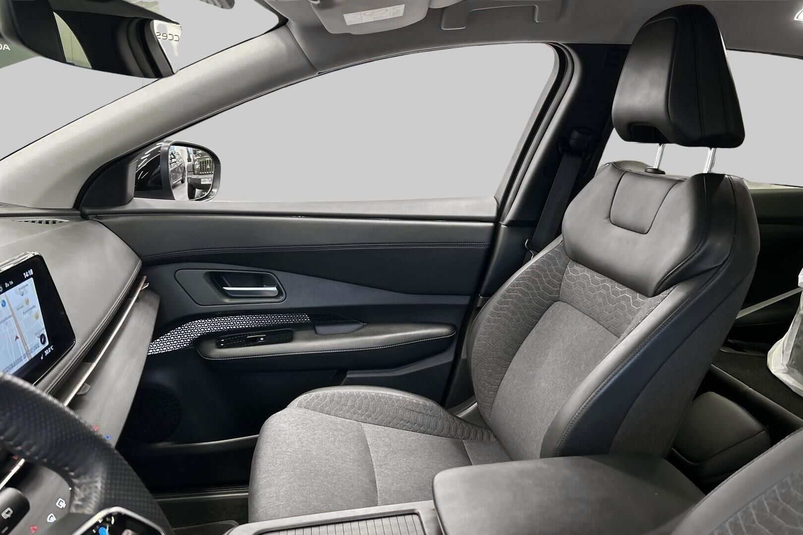 Nissan Ariya iso kuva 6