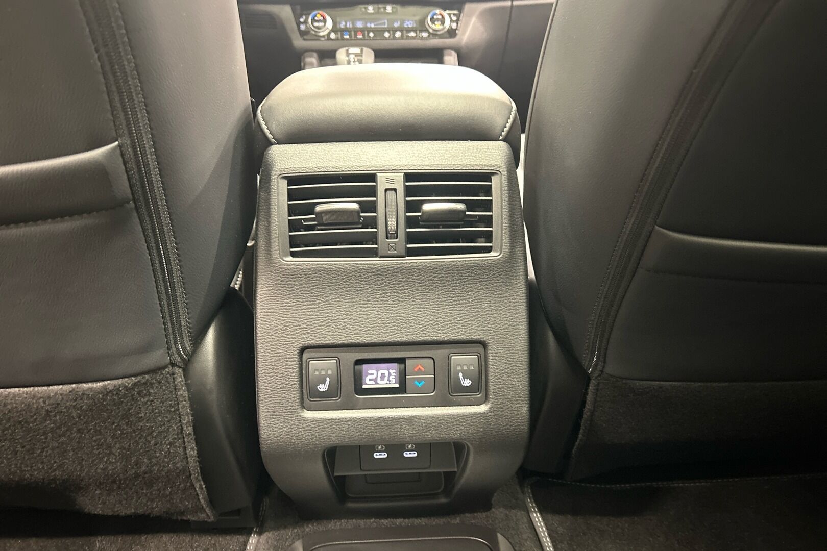 Mitsubishi Outlander iso kuva 26