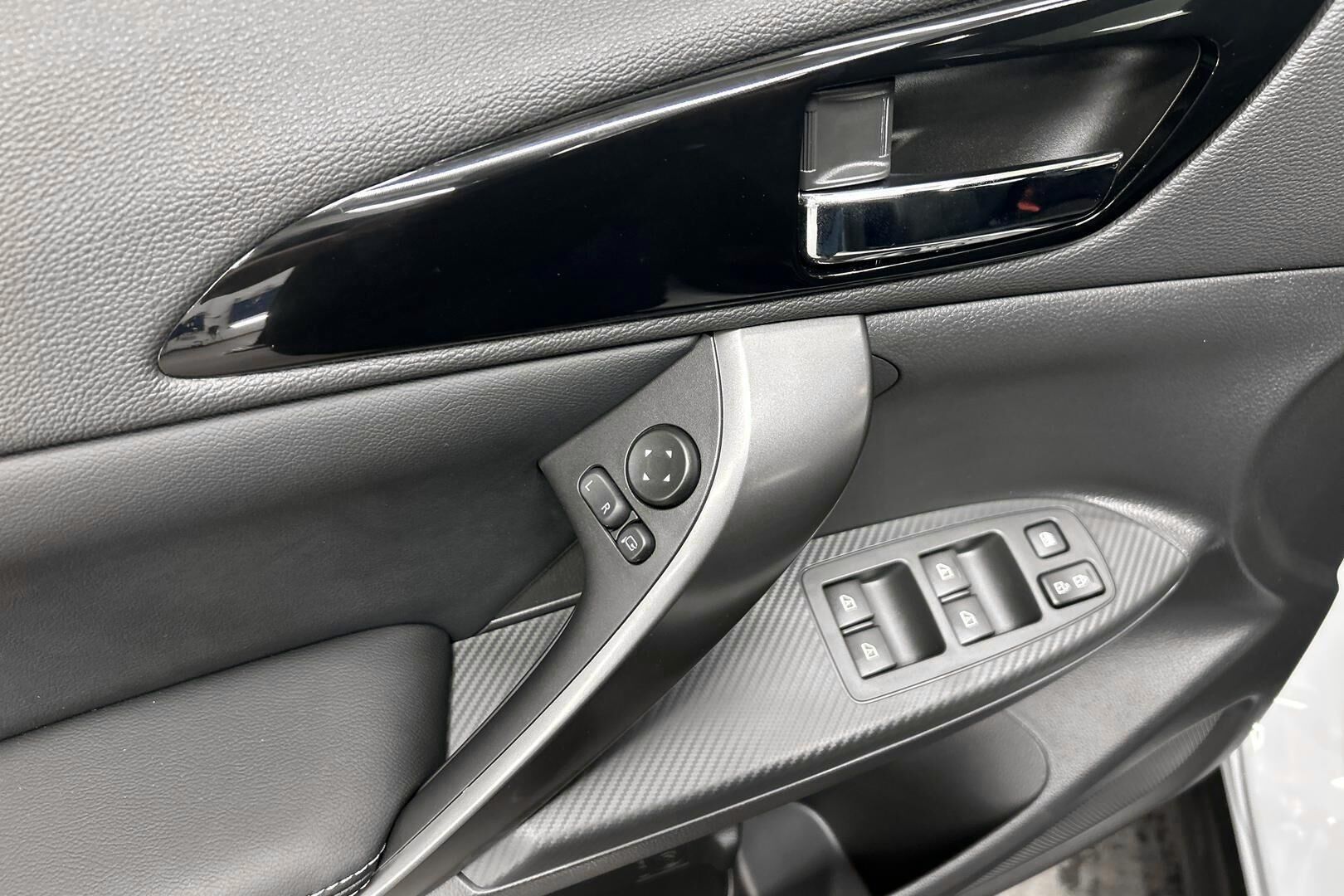 Mitsubishi Eclipse Cross iso kuva 23