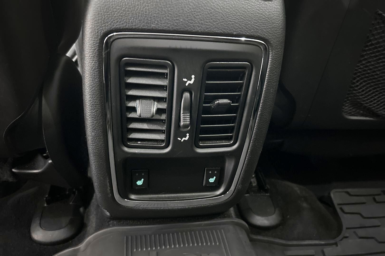 Jeep Grand Cherokee iso kuva 15