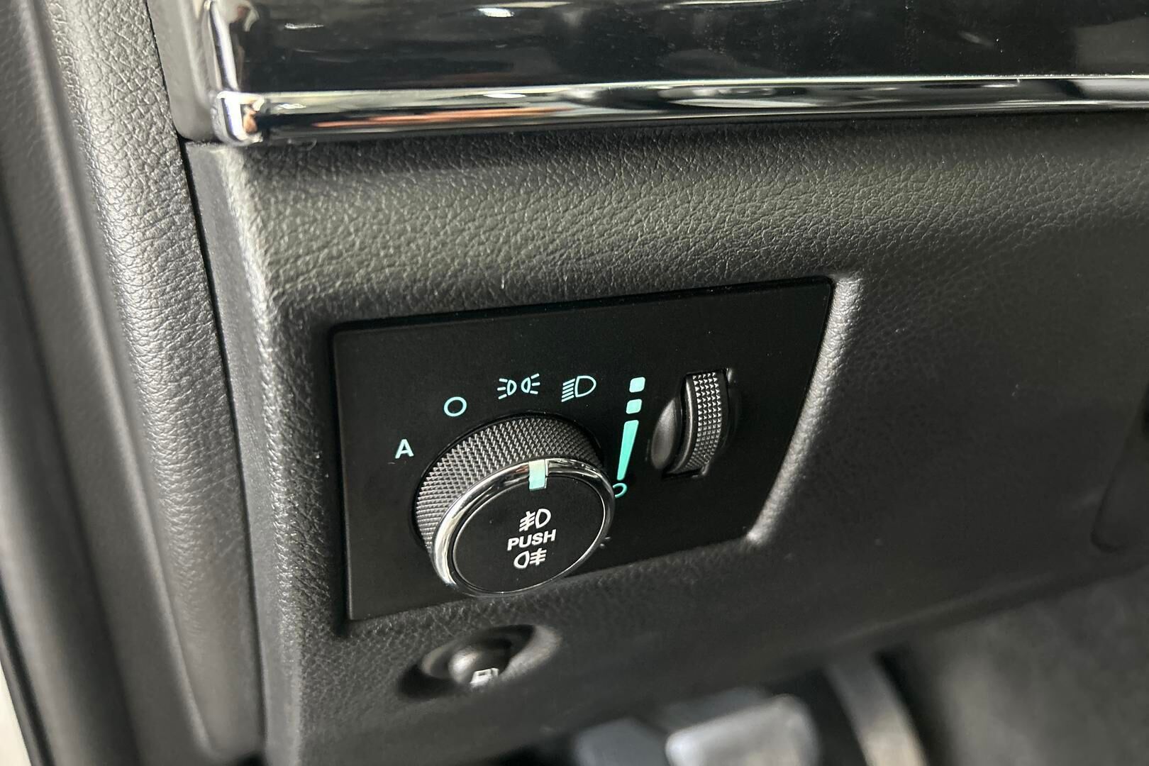 Jeep Grand Cherokee iso kuva 20