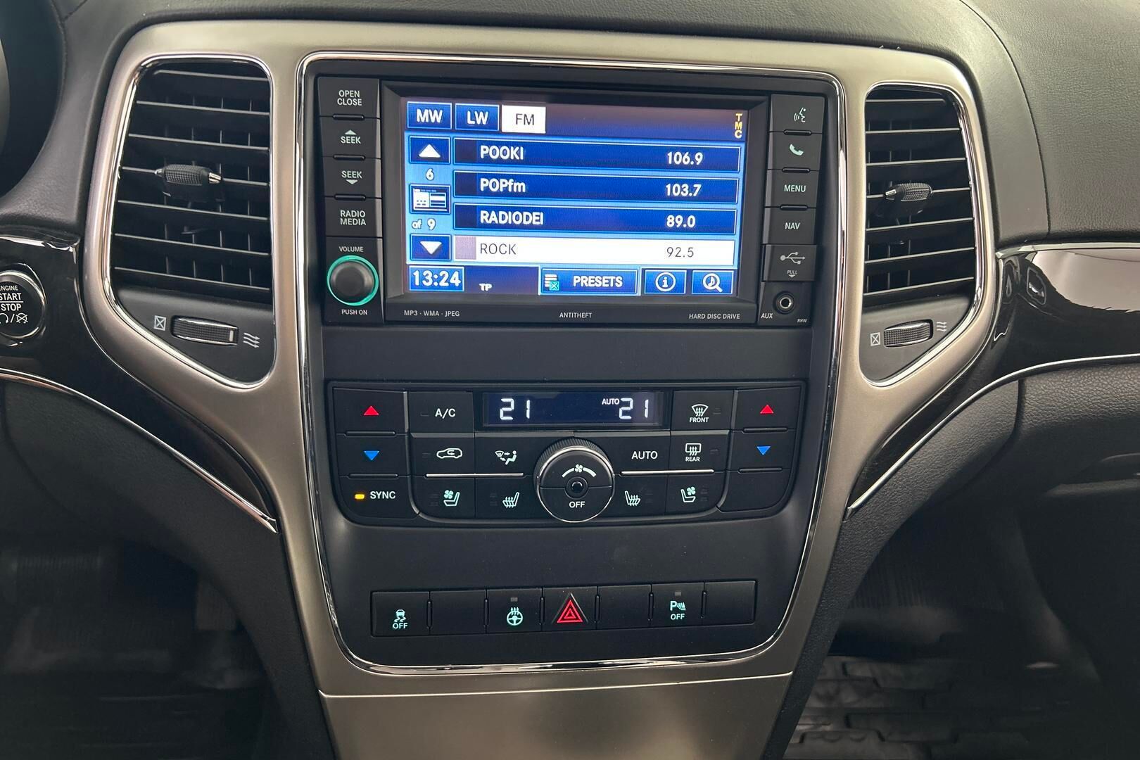 Jeep Grand Cherokee iso kuva 23