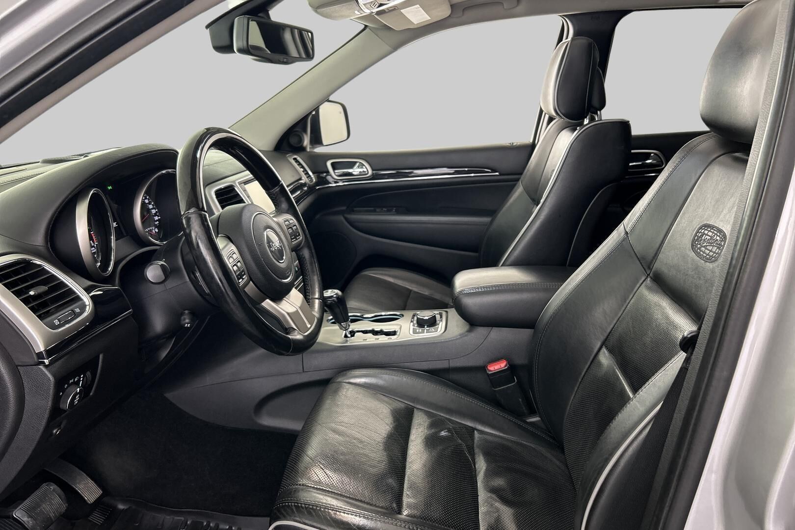 Jeep Grand Cherokee iso kuva 8