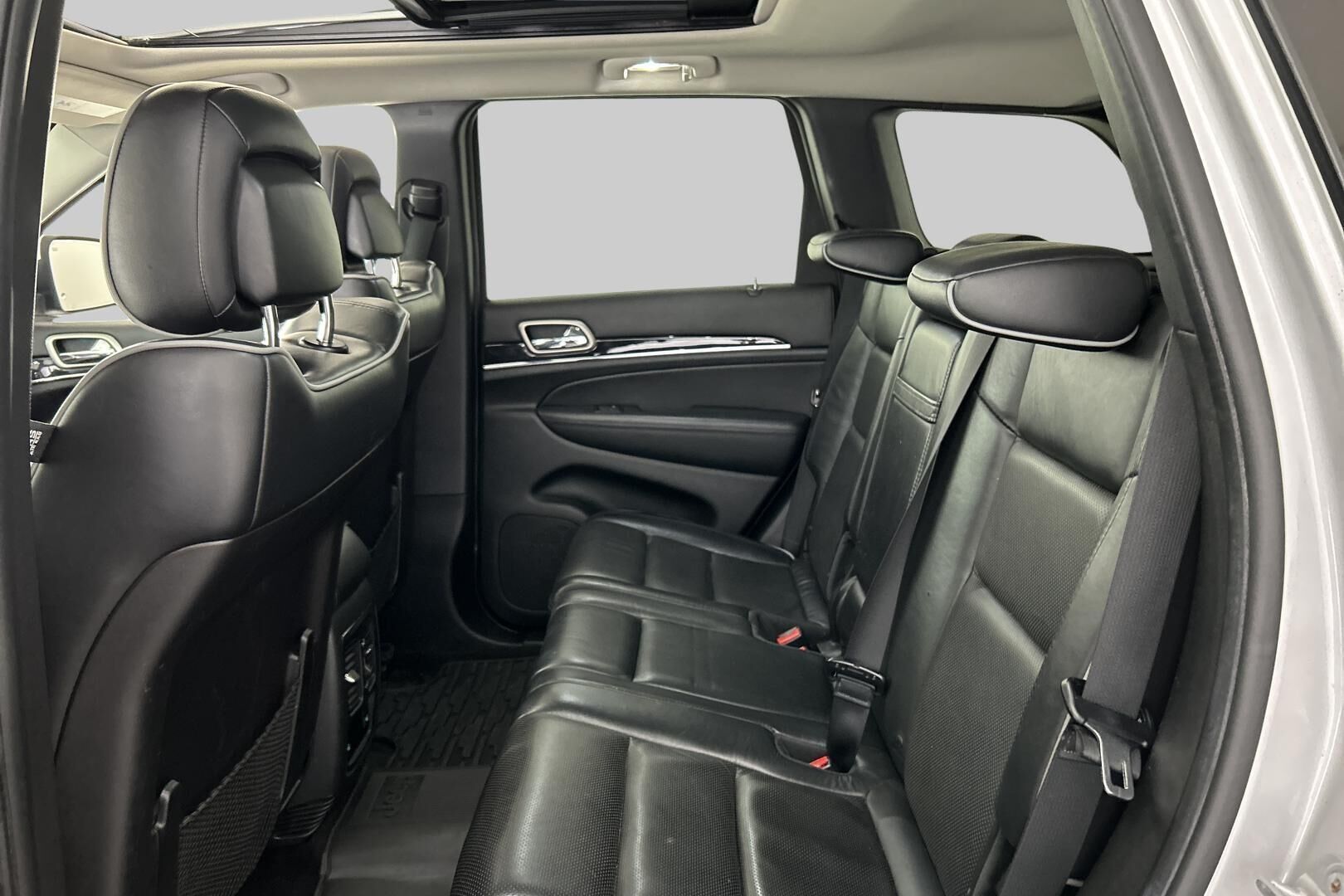 Jeep Grand Cherokee iso kuva 9